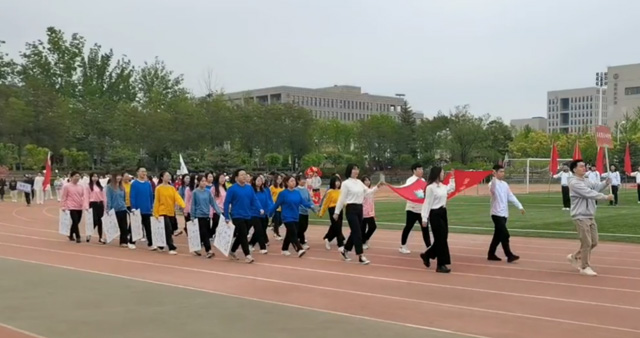 beat365亚洲版官网在第60届校运会拼搏奋进.jpg
