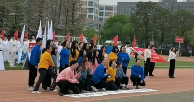 beat365亚洲版官网在第60届校运会拼搏奋进2.jpg